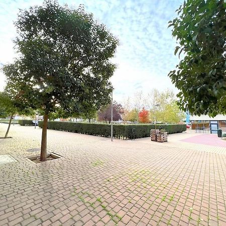 Precioso Estudio En Barajas, A Un Paso Del Metro Madrid Eksteriør billede